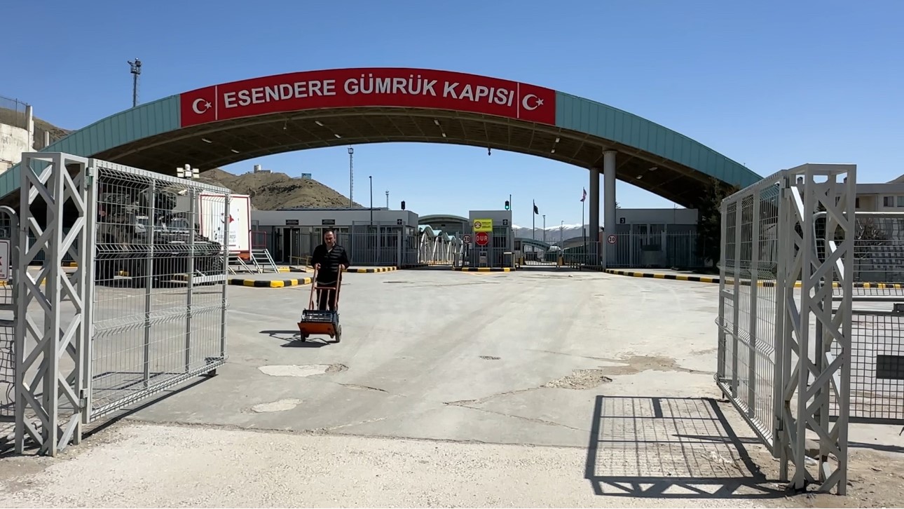 esendere sinir kapisinda guvenli gecis mesaisi suruyor 3 Wgj5PSkC
