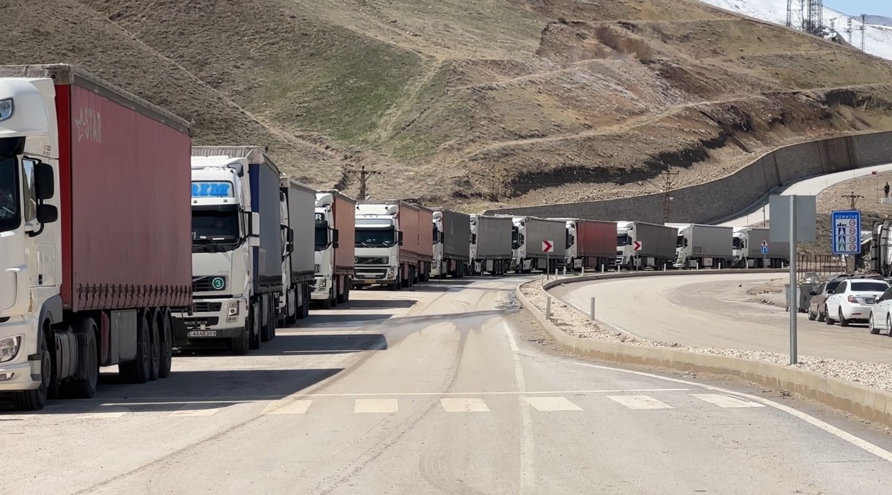 esendere sinir kapisinda guvenli gecis mesaisi suruyor 4 lgTH7LCB