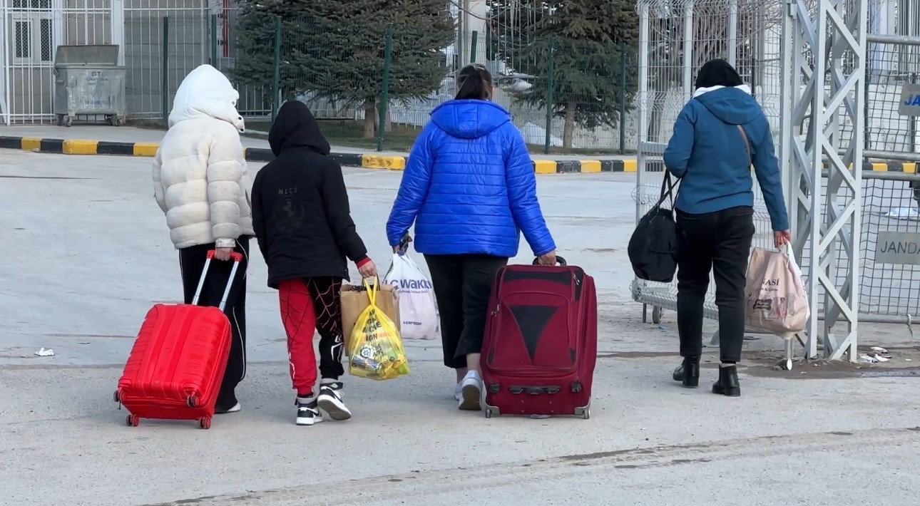 esendere sinir kapisinda kisitlama iran tarafinda dev siyah bayrak dikkat cekti 10 HNRqZtTT