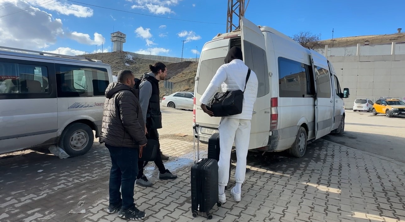 esendere sinir kapisinda kisitlama iran tarafinda dev siyah bayrak dikkat cekti 5 CEY1OTvj