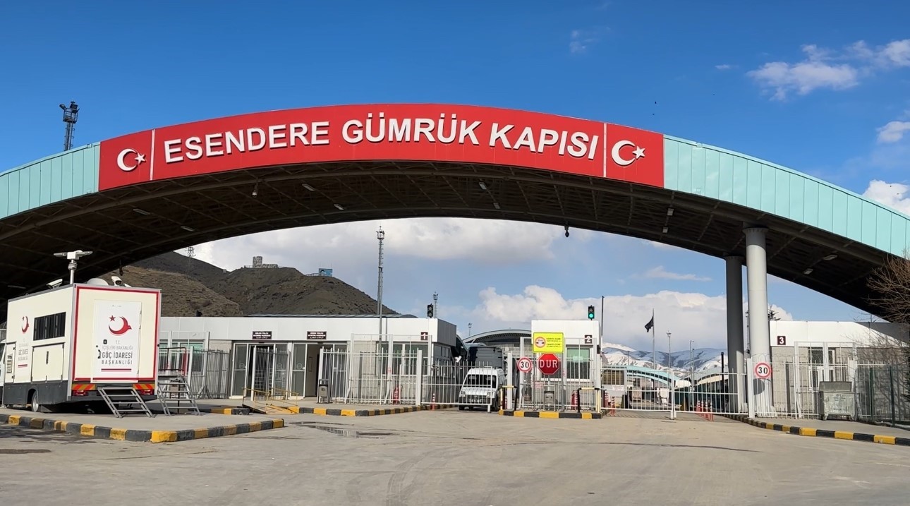 esendere sinir kapisinda kisitlama iran tarafinda dev siyah bayrak dikkat cekti 7 P3mICPNI