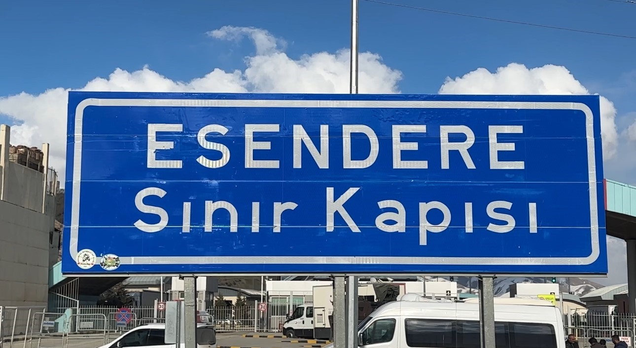 esendere sinir kapisinda kisitlama iran tarafinda dev siyah bayrak dikkat cekti 8 9hDViy3T