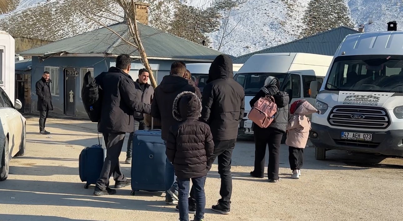 esendere sinir kapisinda sessiz bekleyis 10 URULzZVs