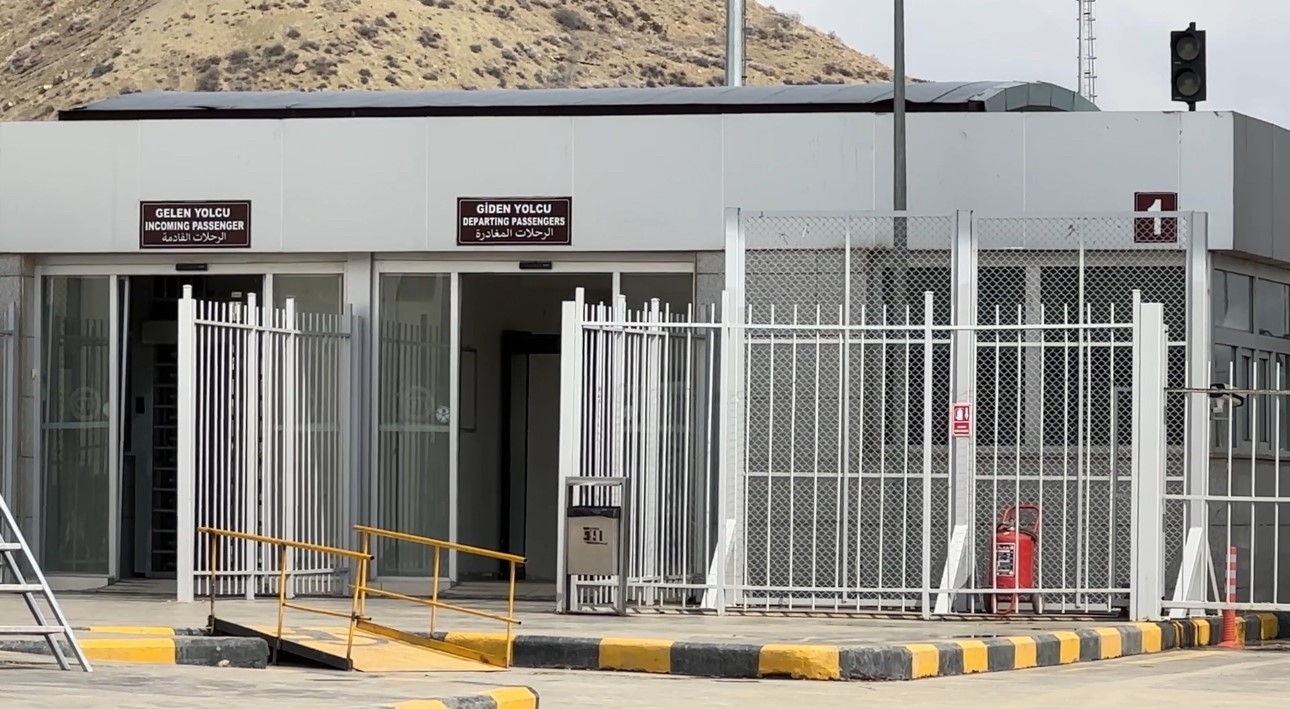 esendere sinir kapisinda sessiz bekleyis suruyor 1 5HsVVI3S