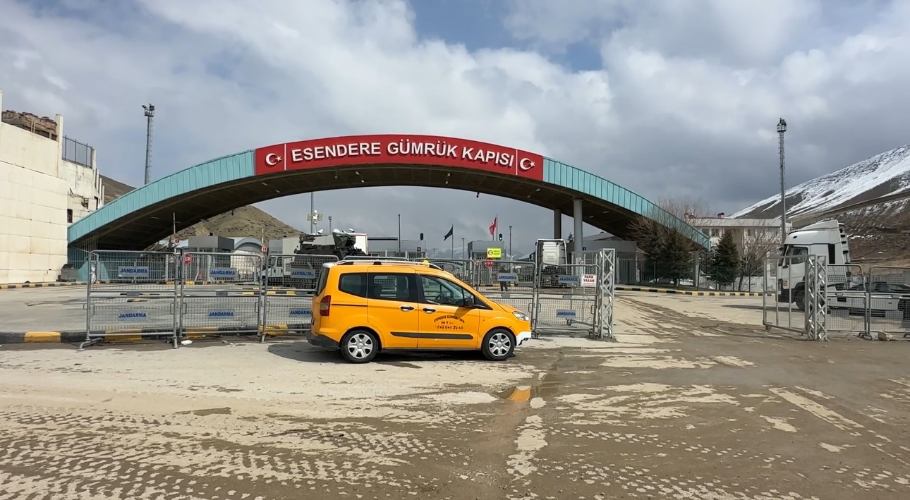 esendere sinir kapisinda sessiz bekleyis suruyor 7 rCgrscUs