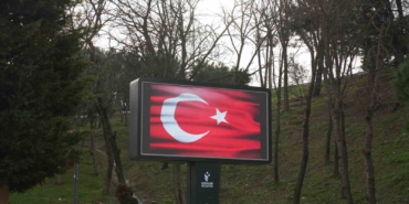 esenler-ay-yildizli-bayraga-burundu-OXU9RPYP.jpg