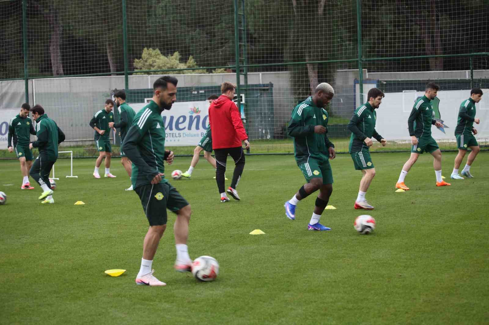 esenler erokspor antalyadaki devre arasi calismalarini tamamladi 4 MDHijIr2