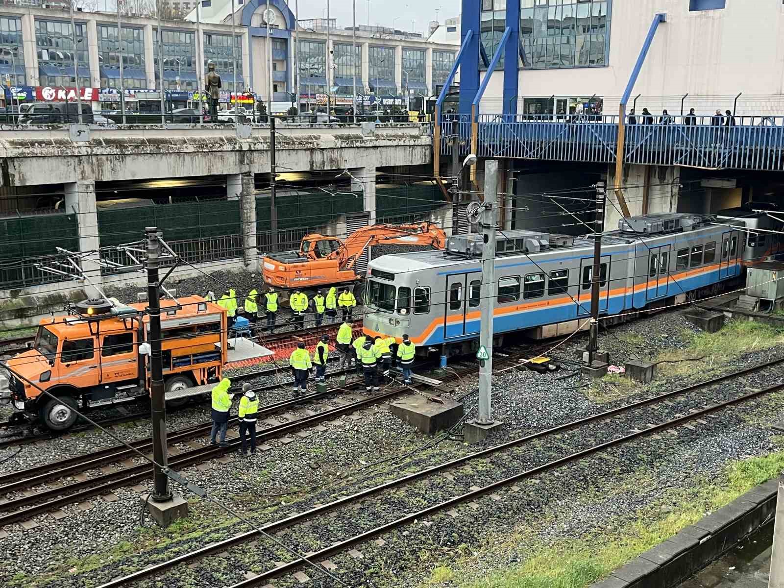 esenler otogar duraginda metro raydan cikti ulasimda aksamalar yasaniyor 0 hSlFckar