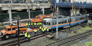 esenler-otogar-duraginda-metro-raydan-cikti-ulasimda-aksamalar-yasaniyor-vynMPtAO.jpg