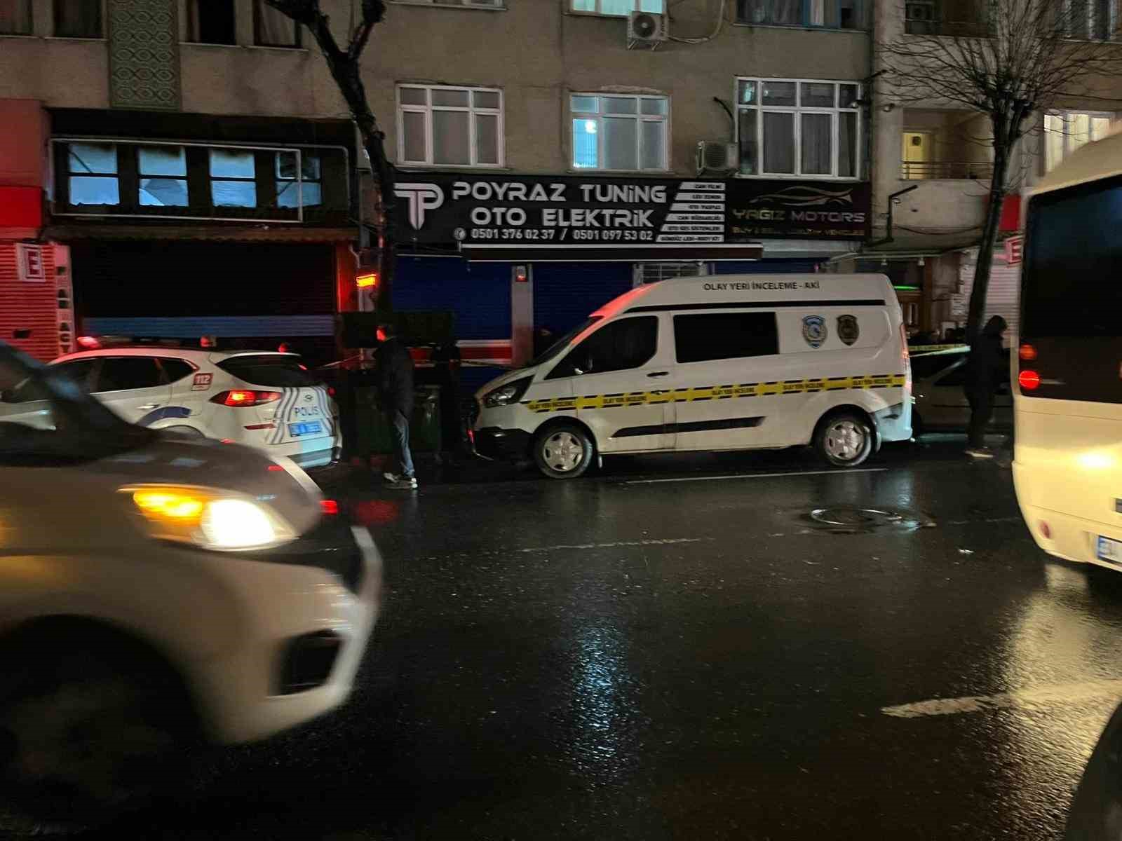 esenler tuna mahallesinde bir is merkezinde cikan yanginda ekipler tarafindan binanin icinde 2 kisinin