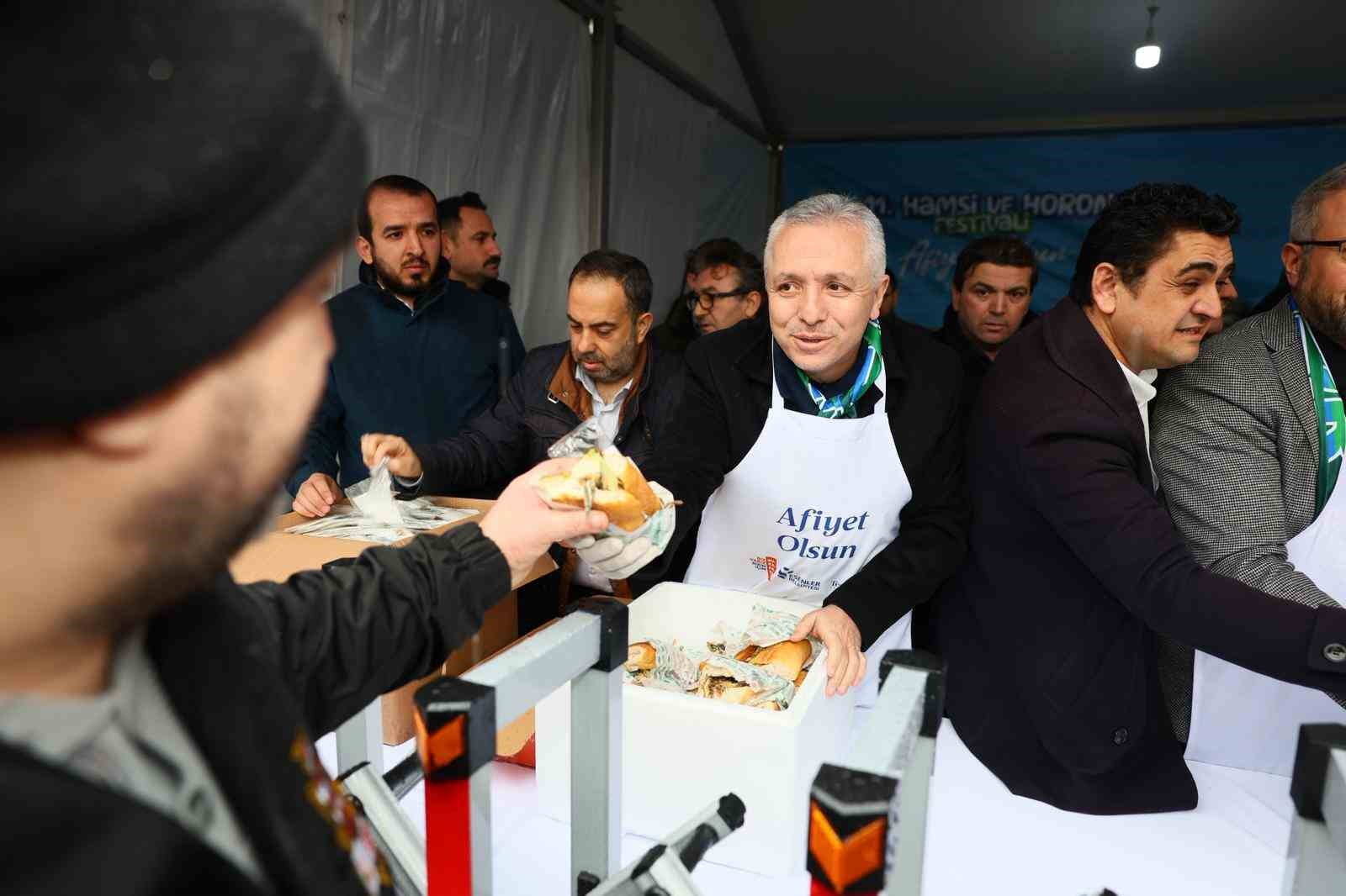 esenlerde 11 hamsi ve horon festivali 5 ton balik ve helva dagitildi 2 aED1QMXj