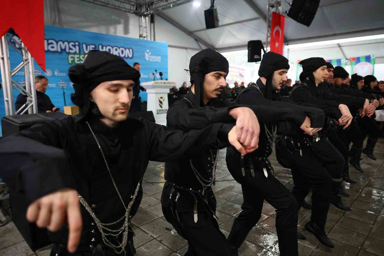 esenlerde 11 hamsi ve horon festivali 5 ton balik ve helva dagitildi 3 BTzX5APP