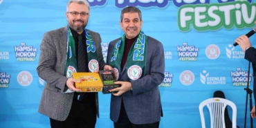 esenlerde-11-hamsi-ve-horon-festivali-5-ton-balik-ve-helva-dagitildi-KpYIgfPy.jpg