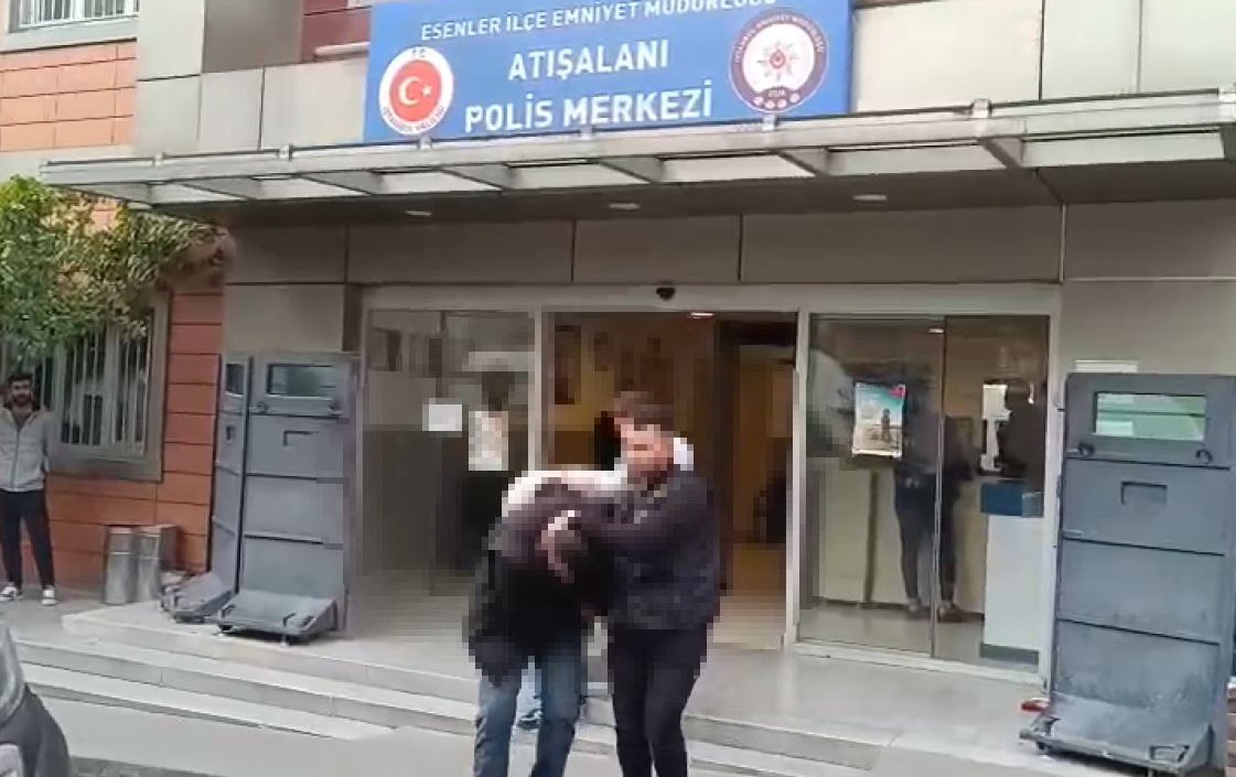 esenlerde 24 yil hapis cezasi bulunan sahte kimlikli sahis polislere tehditler savurdu 0 bVYY2fOS