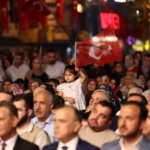 esenlerde-253-metrelik-bayrakla-15-temmuz-sehitleri-anildi-PQxFJ8P2.jpg