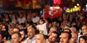 esenlerde-253-metrelik-bayrakla-15-temmuz-sehitleri-anildi-PQxFJ8P2.jpg