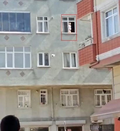esenlerde-3uncu-katin-evin-penceresinde-yuruyen-bebek-yurekleri-agza-getirdi-g1LXjgMf.jpg