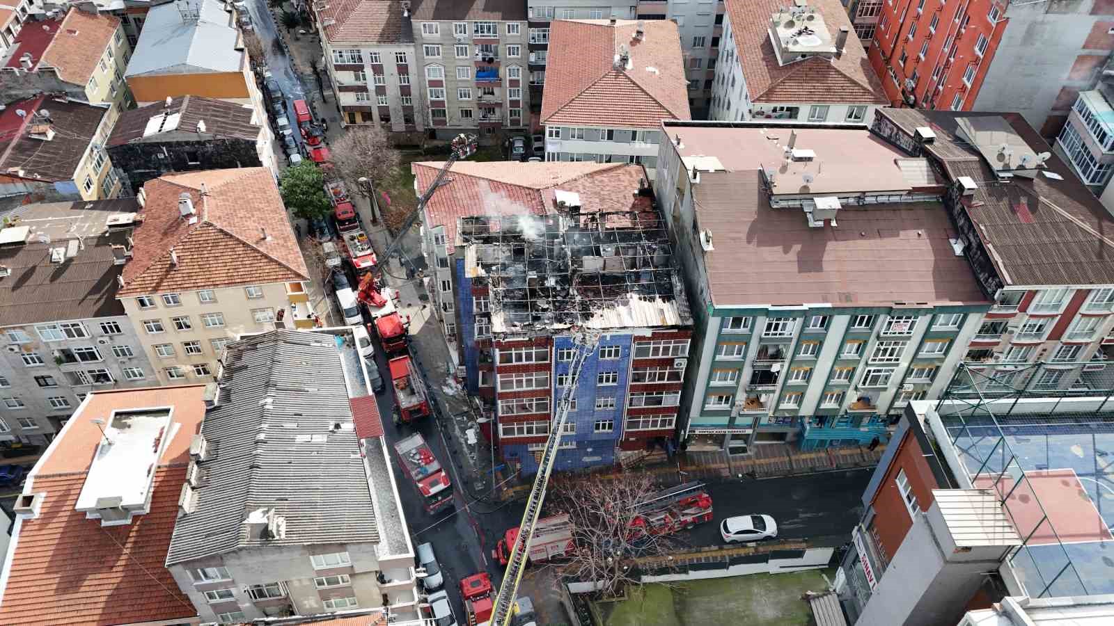 esenlerde binanin en ust katinda cikan yanginda alevler gokyuzune yukseldi 2 U4cuJnpB