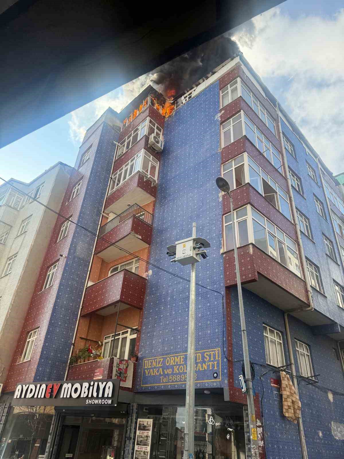 esenlerde binanin en ust katinda cikan yanginda alevler gokyuzune yukseldi 8 7i7lfhmS