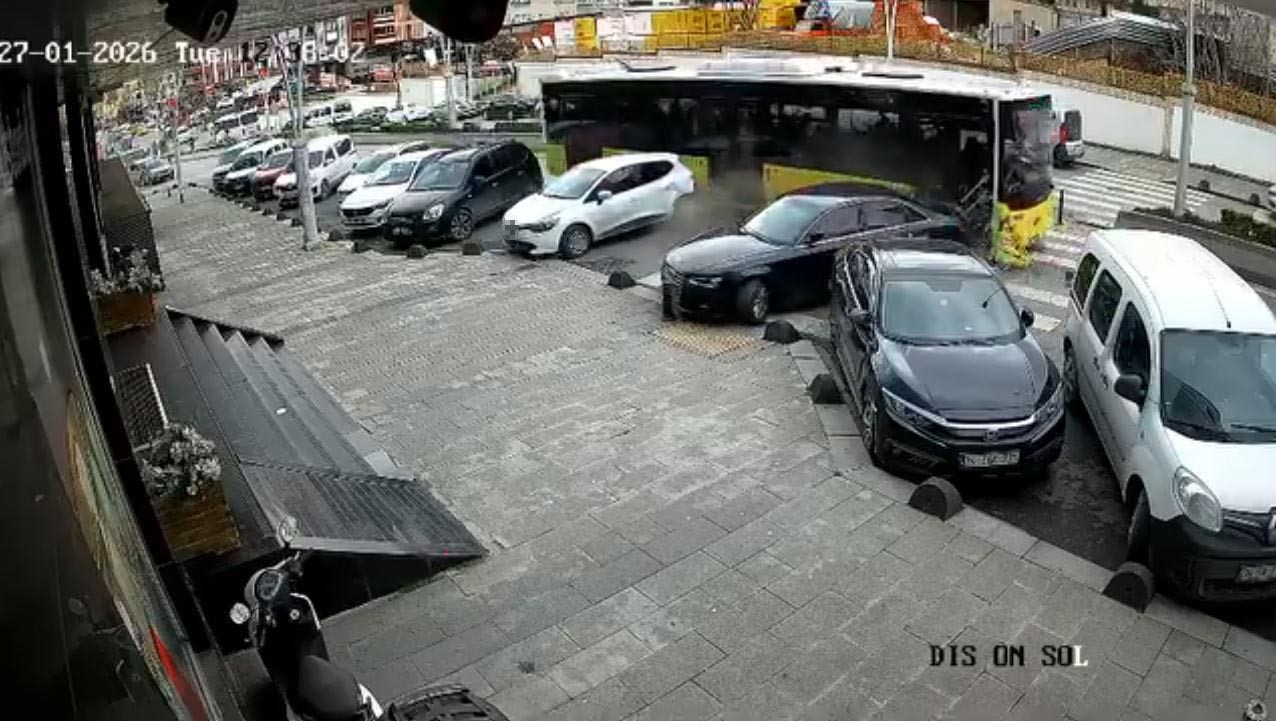 esenlerde iett otobusu park halindeki araclara carpti 1 C8rPGCCp