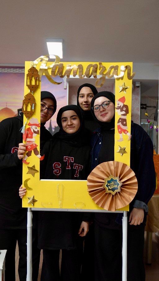 Esenler’de liselerde "Görevimiz Ramazan" projesi gençlerin toplumsal sorumluluk bilincini güçlendiriyor 4 esenlerde liselerde gorevimiz ramazan projesi genclerin toplumsal sorumluluk bilincini guclendiriyor 0