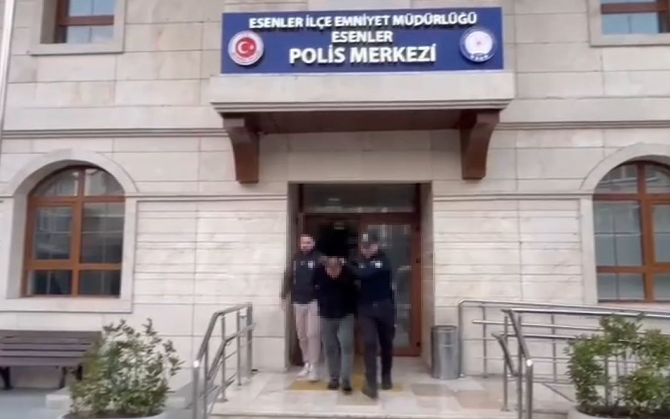esenlerde minibuste bir kadinin cep telefonu yankesicilik yontemi ile calindi 0 nnvPD8Sj