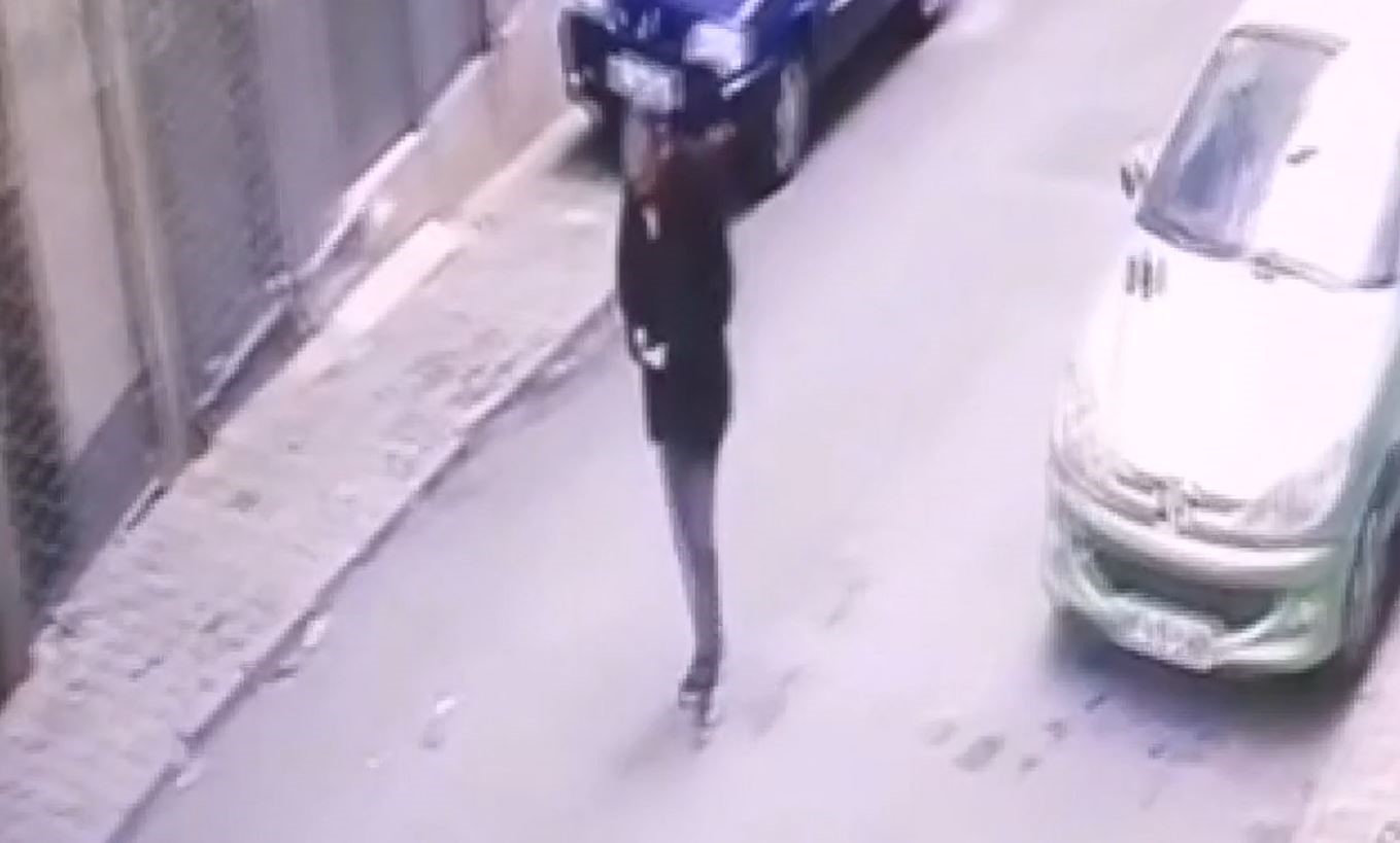 esenlerde minibuste bir kadinin cep telefonu yankesicilik yontemi ile calindi 1 u6B4y8Vs