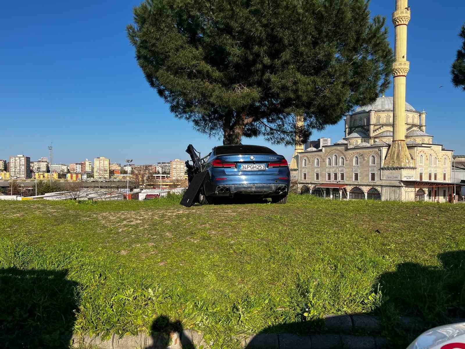esenlerde otomobil kamyonete carpti 6 yarali 0 YKt7VQ3r