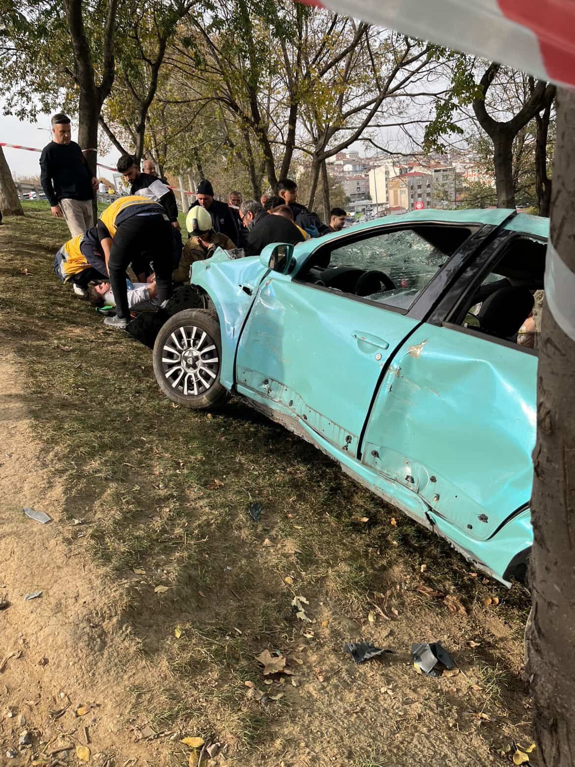 esenlerde otomobil sarampole yuvarlandi surucu agir yaralandi 1 qkgnNGcO