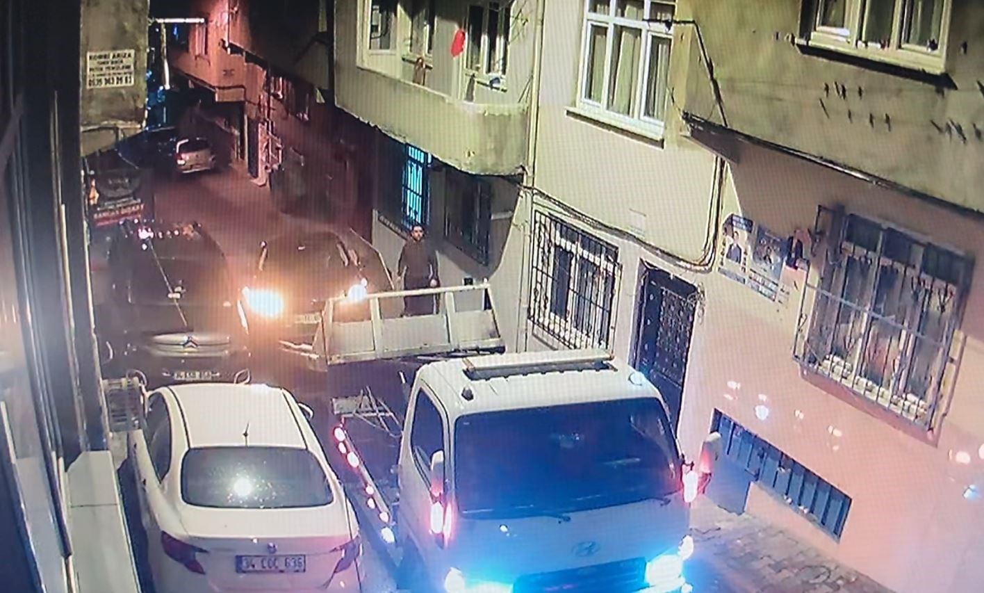 Esenler’de otomobil yüklü çekici 13 araca çarptı, 1 kişinin yaralandığı kaza kamerada 4 esenlerde otomobil yuklu cekici 13 araca carpti 1 kisinin yaralandigi kaza kamerada 0 PTN14WXA