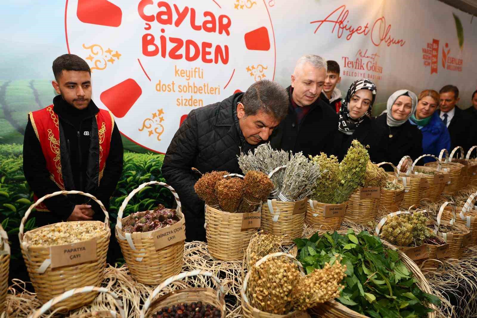 Esenler’de Uluslararası Dünya Çay Günü Coşkusu: Vatandaşlara 55 çeşit çay ikram edildi 9 esenlerde uluslararasi dunya cay gunu coskusu vatandaslara 55 cesit cay ikram edildi 5 jCCOFZXw