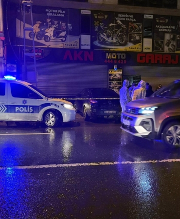 esenlerde-yangin-ihbarina-giden-ekipler-binada-silahla-vurulmus-2-kisinin-cesetlerini-buldu-wxOm7dJt.jpg