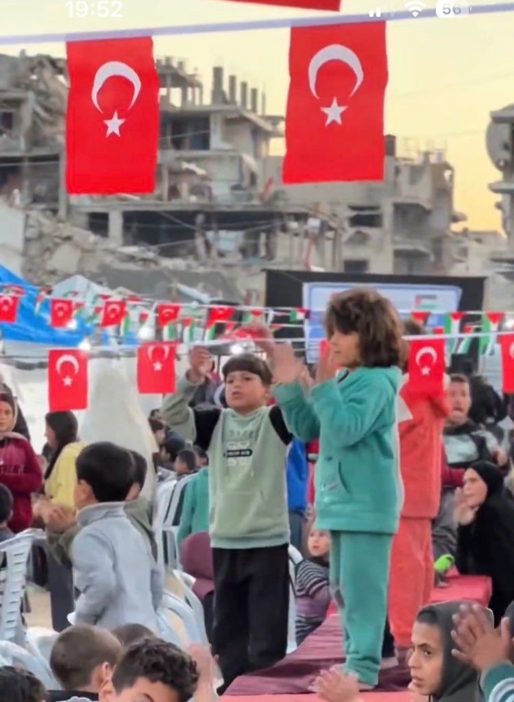 esenlerden gazzeye 10 bin kisilik iftar sofrasi 6 5D2qPhVC