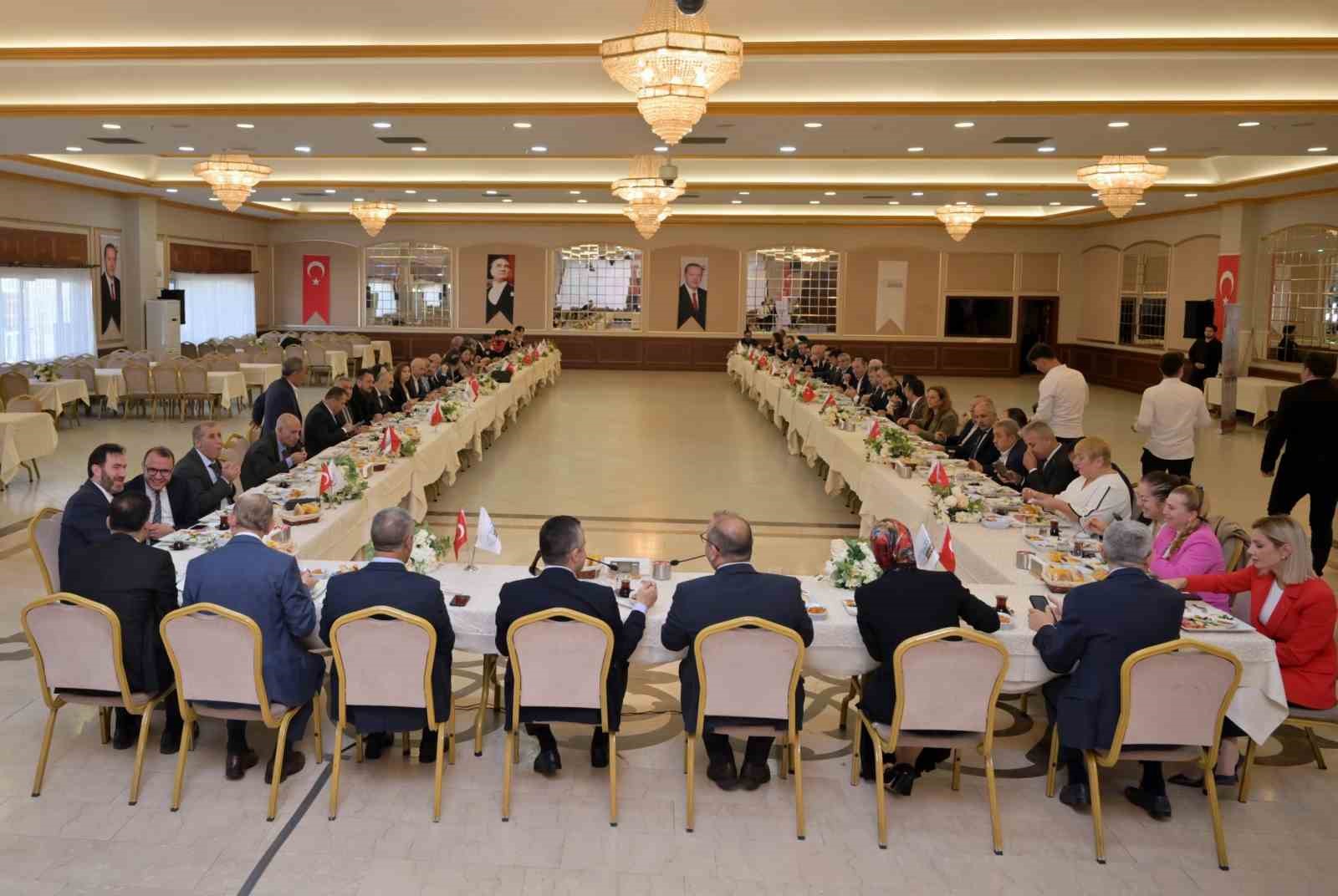 esenyurt baskan vekili can aksoy muhtarlarla bir araya geldi 2 U68tS4SR