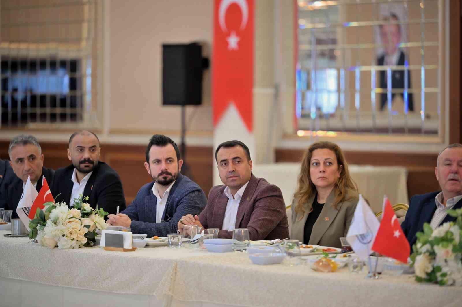 esenyurt baskan vekili can aksoy muhtarlarla bir araya geldi 4
