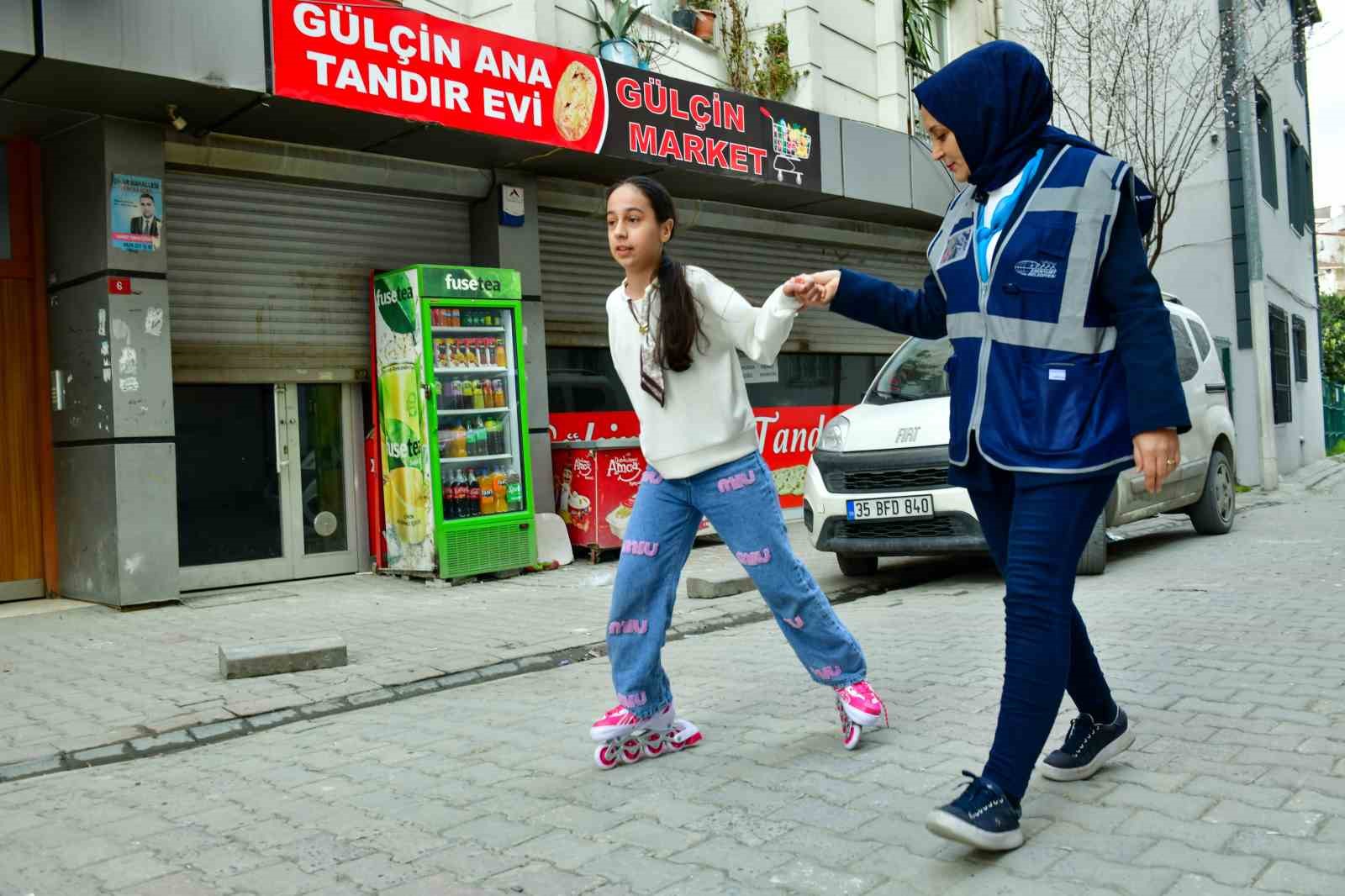 Esenyurt Belediye Başkan Vekili Can Aksoy, 11 yaşındaki Nazlı’ya paten sürprizi 6 esenyurt belediye baskan vekili can aksoy 11 yasindaki nazliya paten surprizi 2