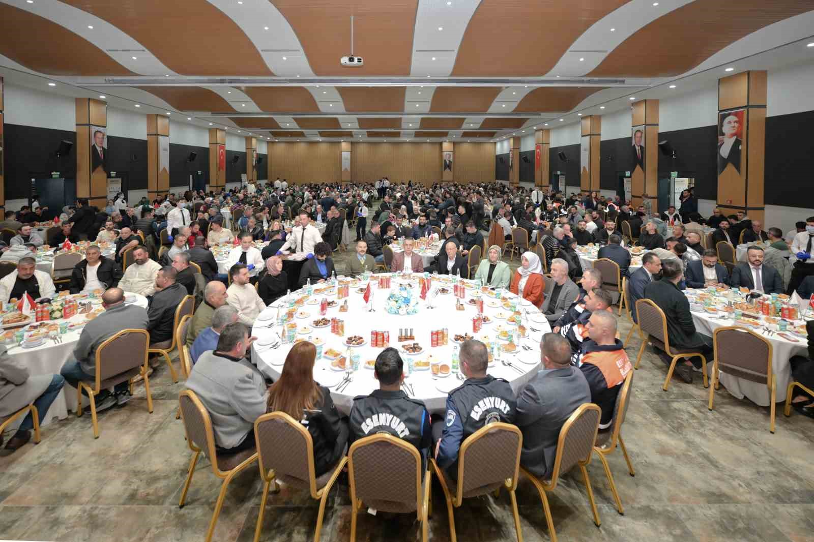 esenyurt belediye baskan vekili can aksoy belediye personeli ile iftar programinda bir araya geldi QcTdtCsE