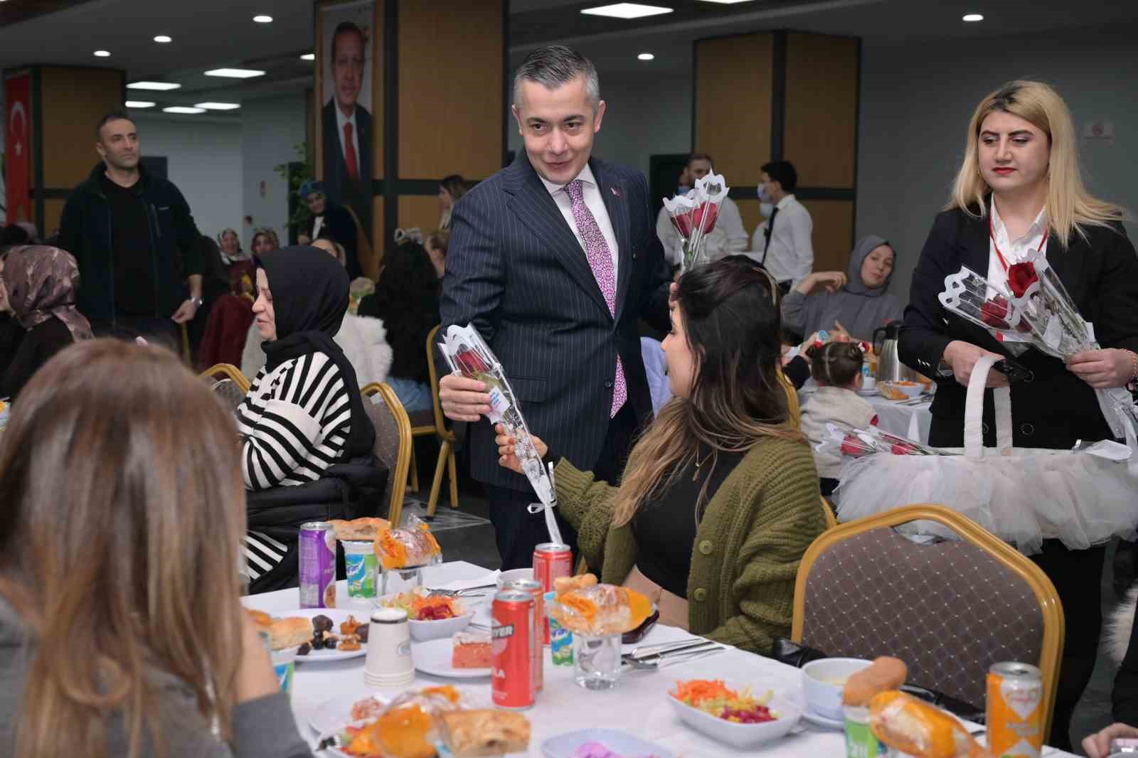 esenyurt belediyesi baskan vekili can aksoy 24 farkli merkezimizde yaklasik 20 bin kadinimiza egitim EYVlCIDw