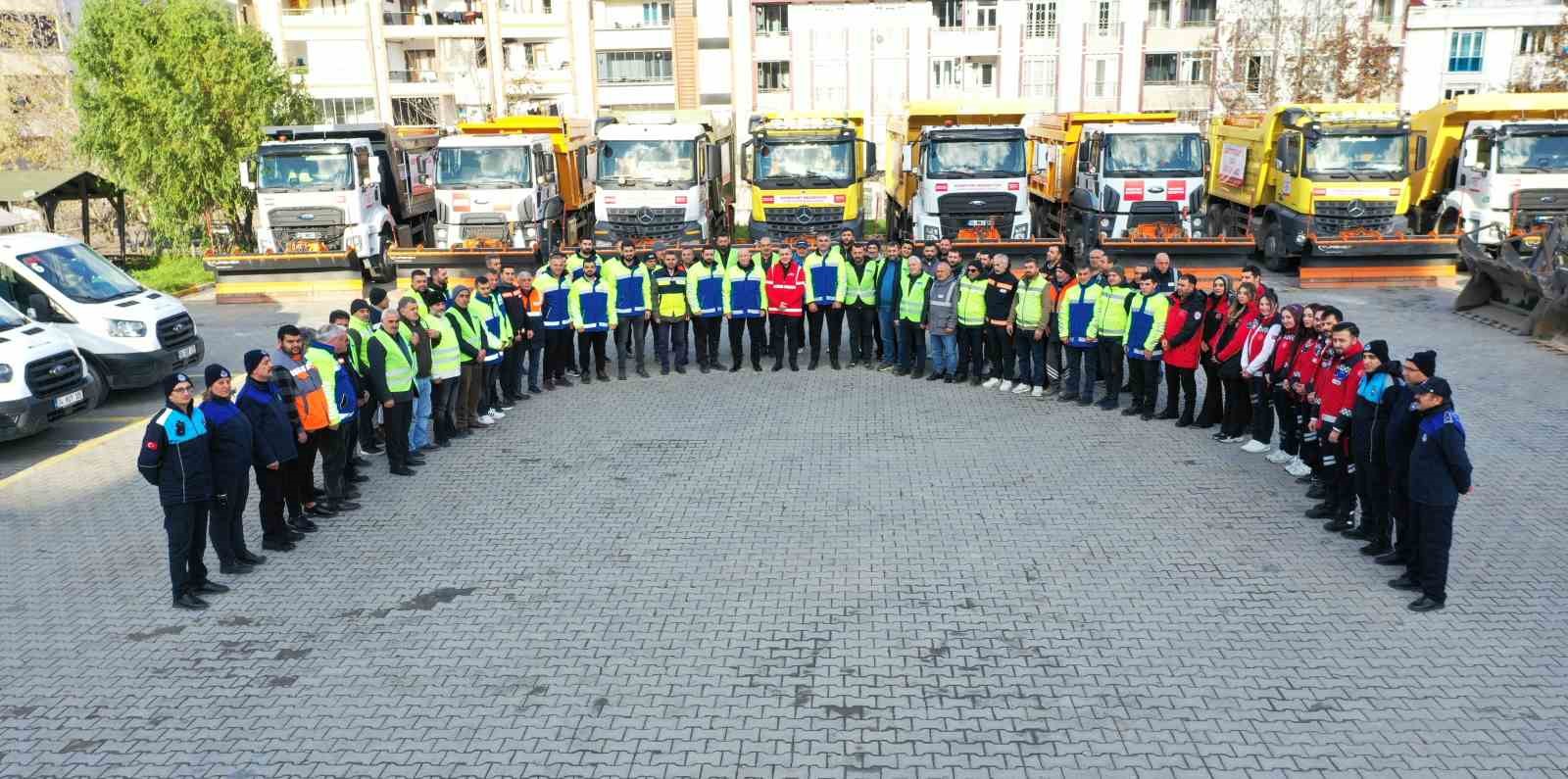 Esenyurt Belediyesi karla mücadeleye hazır 5 esenyurt belediyesi karla mucadeleye hazir 1 sdr93pPm