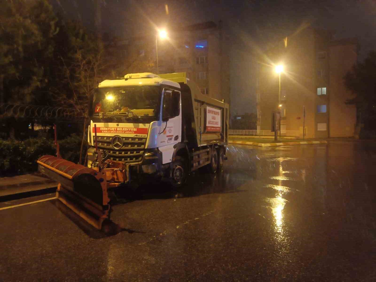 Esenyurt Belediyesi olumsuz hava şartlarına karşı 24 saat görev başında 4 esenyurt belediyesi olumsuz hava sartlarina karsi 24 saat gorev basinda 0 IPgihzAR