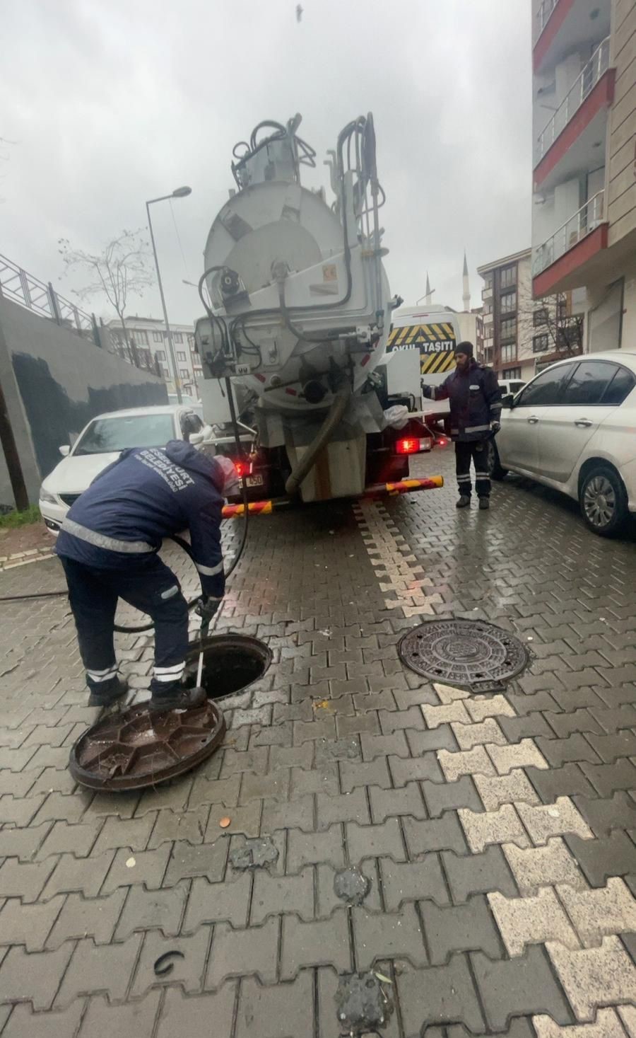 Esenyurt Belediyesi olumsuz hava şartlarına karşı 24 saat görev başında 7 esenyurt belediyesi olumsuz hava sartlarina karsi 24 saat gorev basinda 3 RblqcE3O
