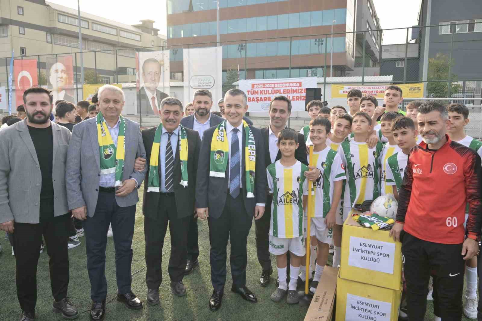 Esenyurt Belediyesi’nden amatör spor kulüplerine malzeme desteği 7 esenyurt belediyesinden amator spor kuluplerine malzeme destegi 3 HJuHXRjS