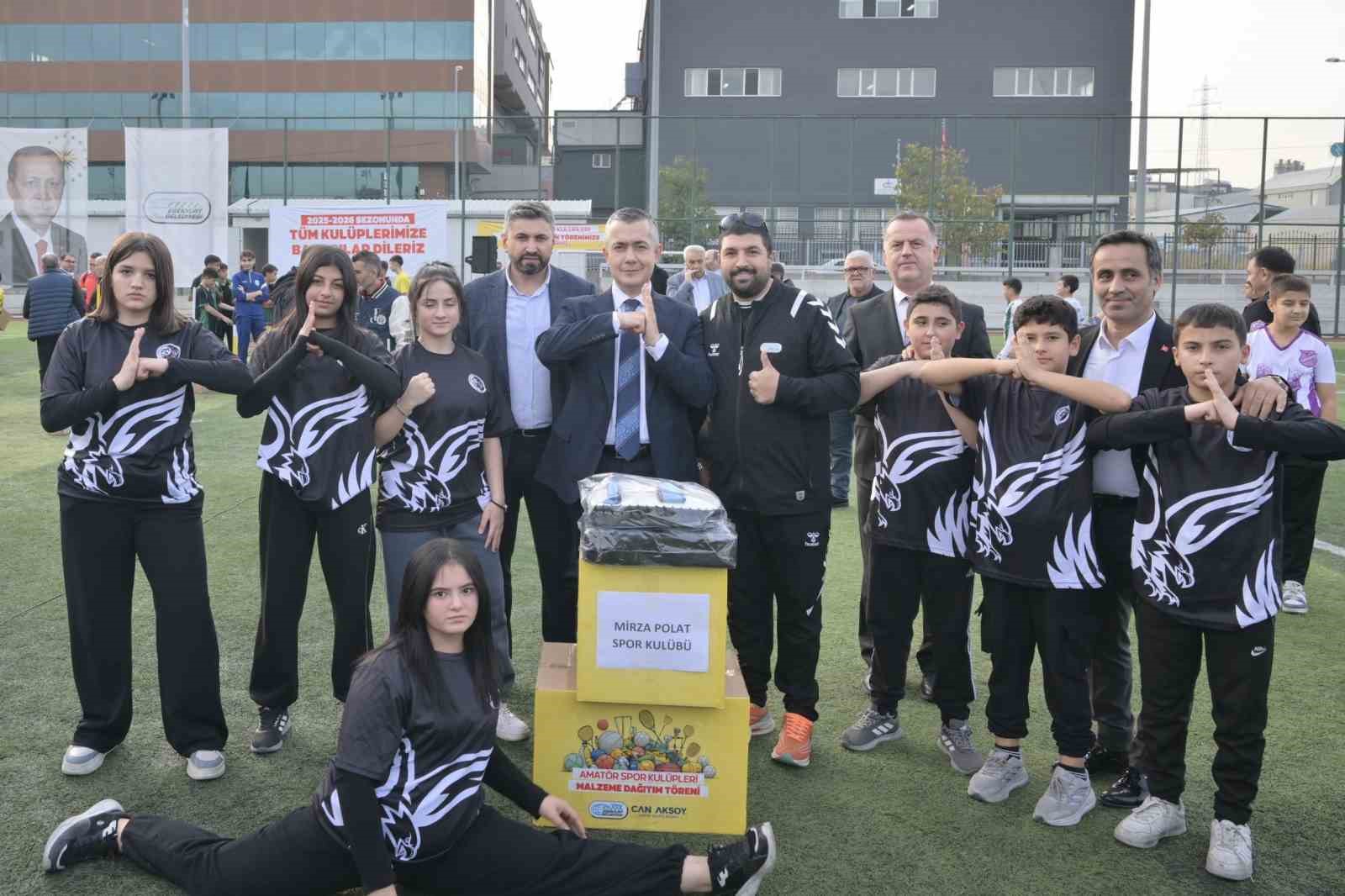 Esenyurt Belediyesi’nden amatör spor kulüplerine malzeme desteği 8 esenyurt belediyesinden amator spor kuluplerine malzeme destegi 4 VnIYYbZW