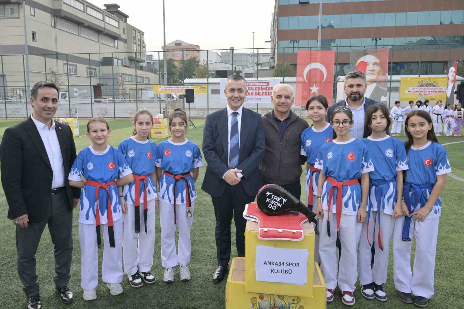 Esenyurt Belediyesi’nden amatör spor kulüplerine malzeme desteği 9 esenyurt belediyesinden amator spor kuluplerine malzeme destegi 5 2XYmapLM