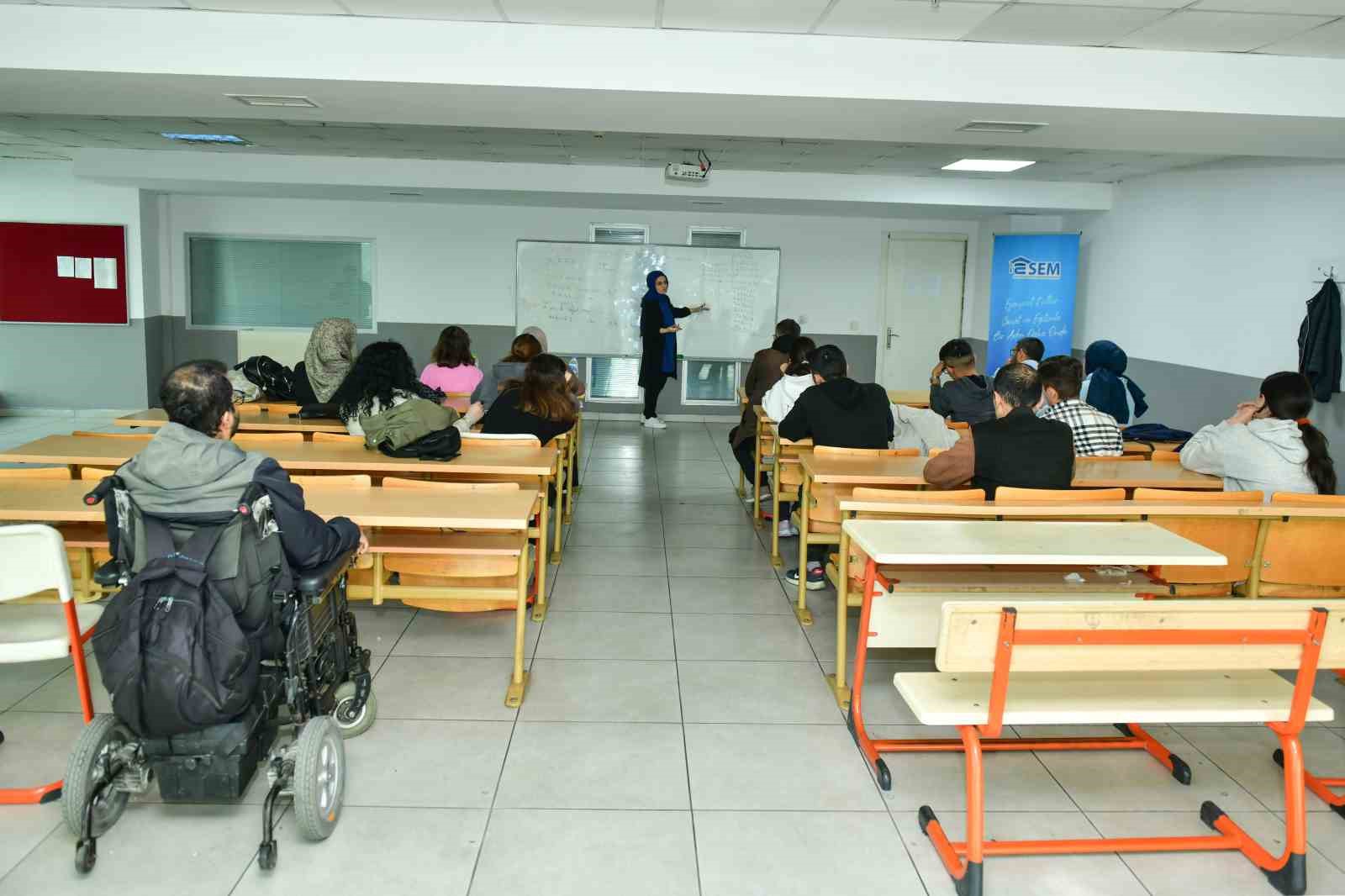 esenyurt belediyesinden engelli bireyler icin ucretsiz e kpss egitimi 3