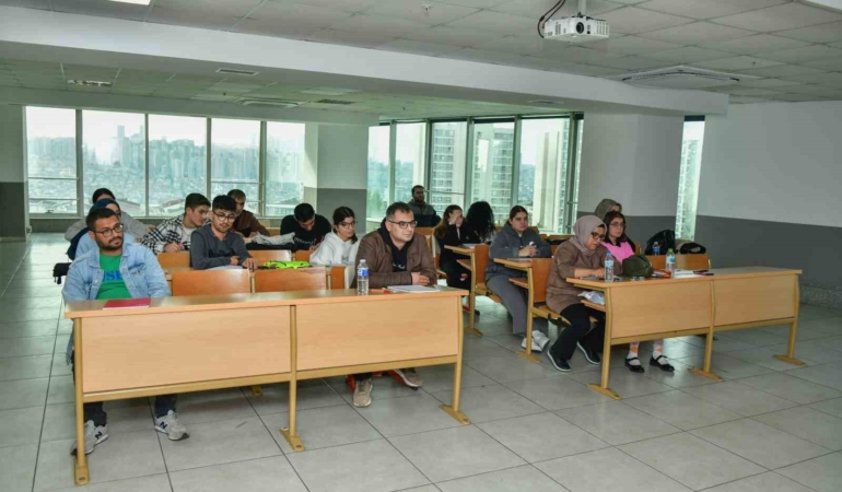 esenyurt-belediyesinden-engelli-bireyler-icin-ucretsiz-e-kpss-egitimi-fT3IjJKI.jpg