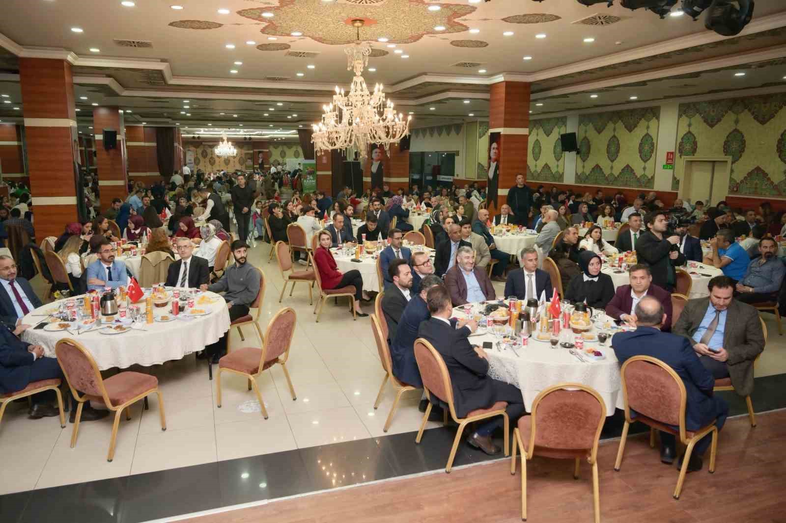 esenyurt belediyesinden ogretmenler gunune ozel yemek programi 0