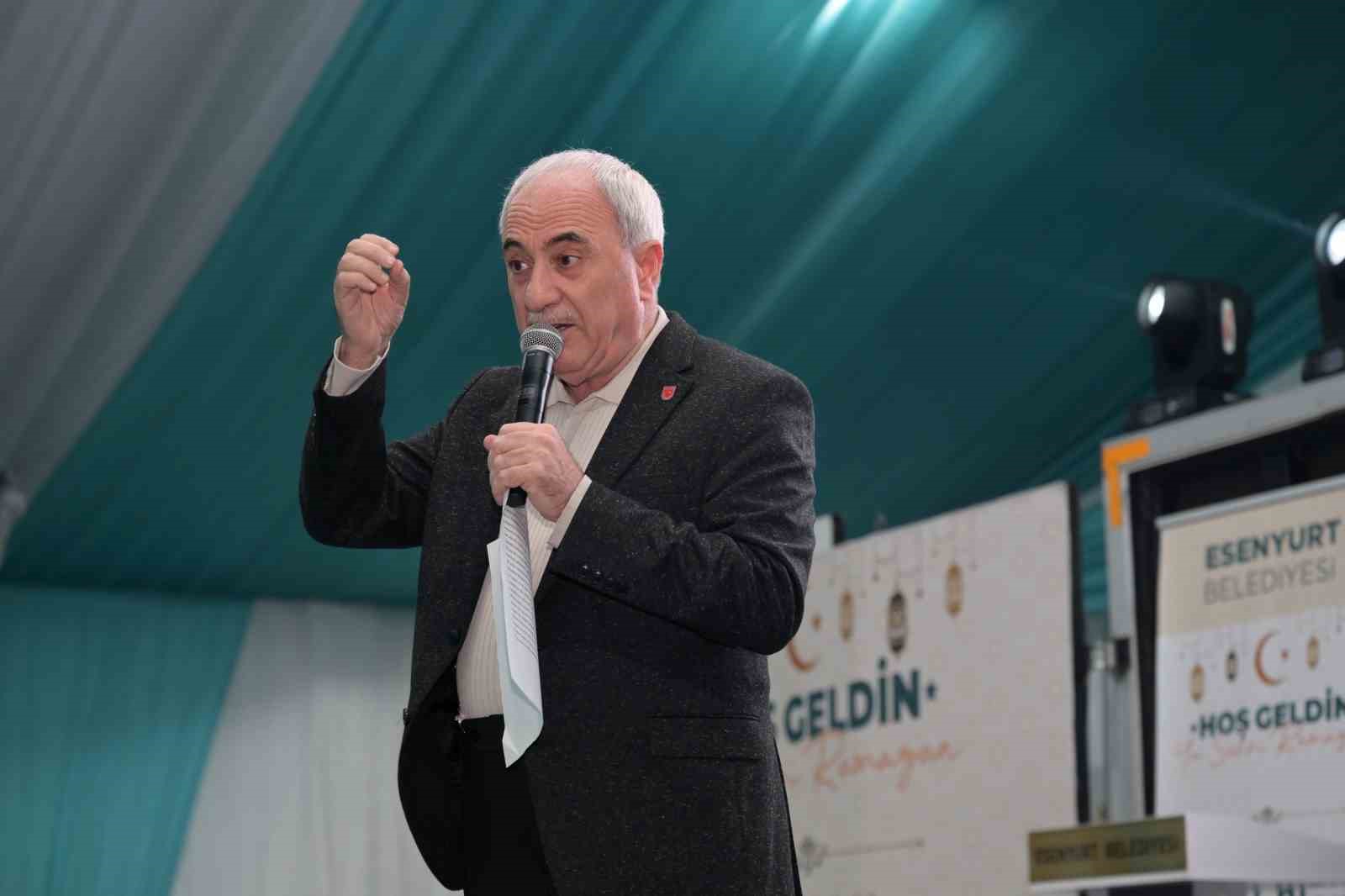 esenyurt belediyesinin ramazan etkinliklerinde nurullah genc esenyurtlularla bulustu 4 LLrbCAeF