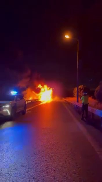 esenyurt temde tir alevlere teslim oldu 0