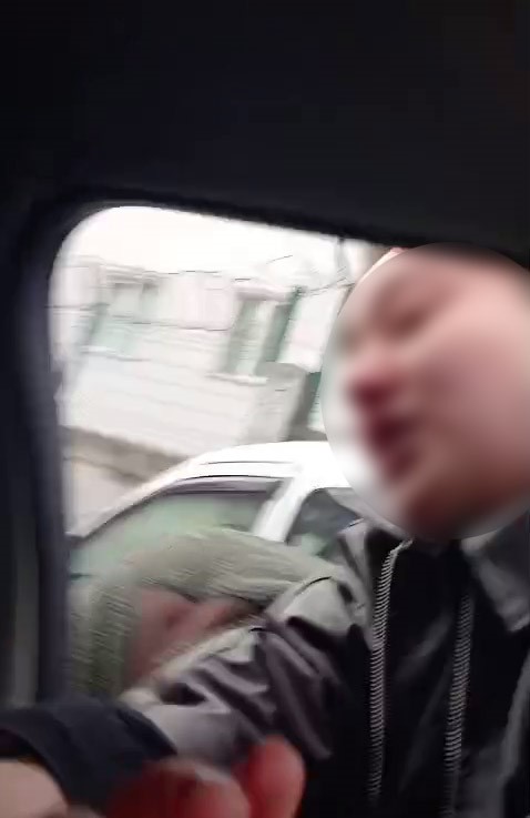 Esenyurt’a yol verme kavgasında kadınlar birbirine girdi 6 esenyurta yol verme kavgasinda kadinlar birbirine girdi 2 r3yJnaEV